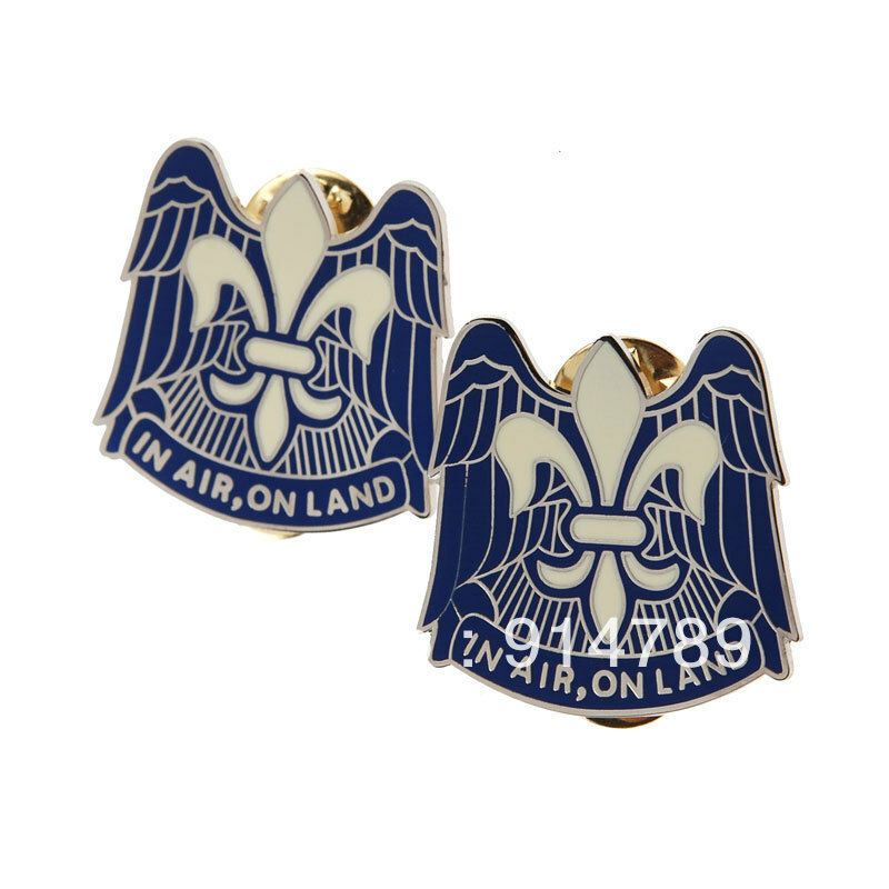 PAIR OF US 82ND AIRBORNE DIVISION "IN AIR ON LAND" METAL PIN BADGE -chho981