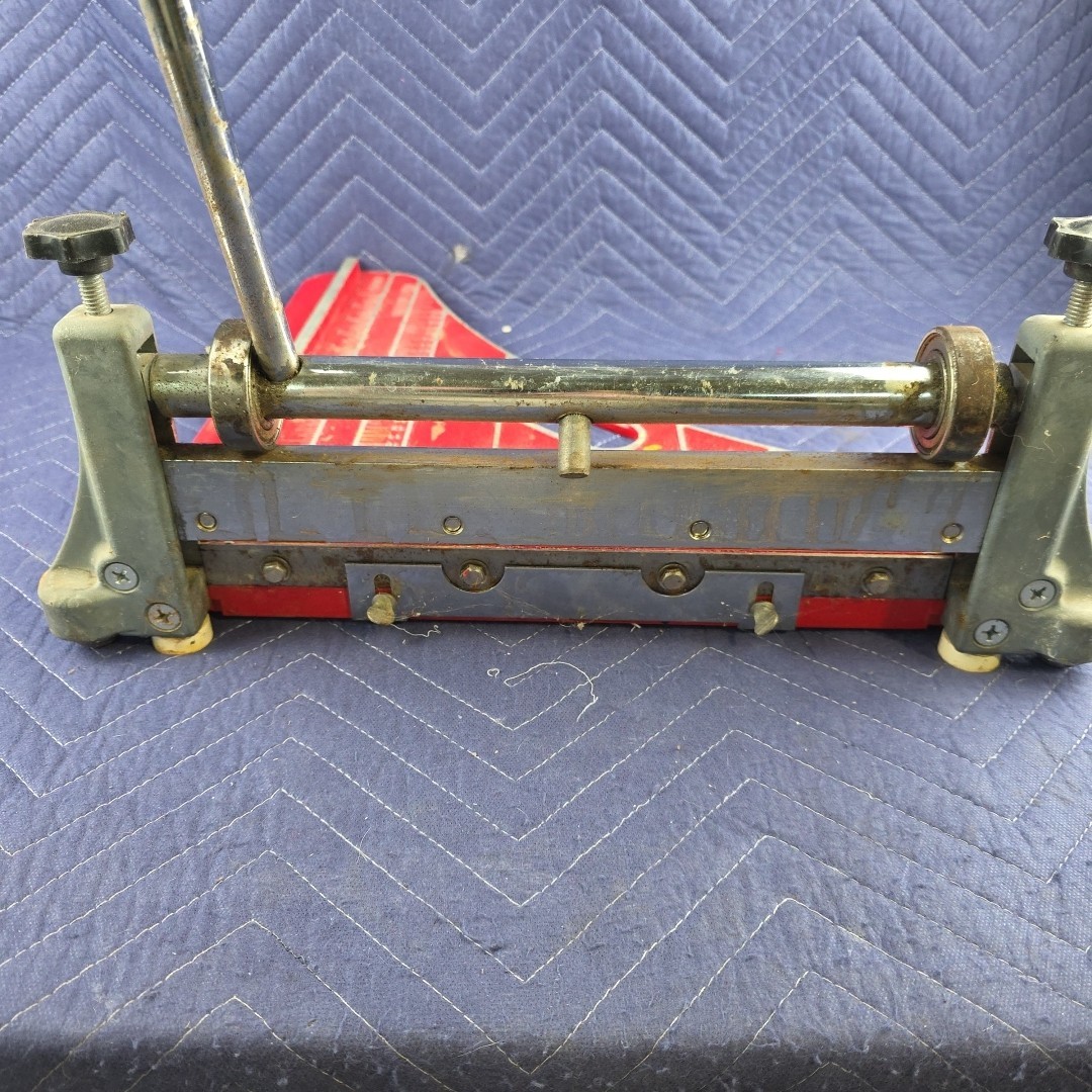 ROBERTS 10-900 Vinyl Tile Cutter 12"
