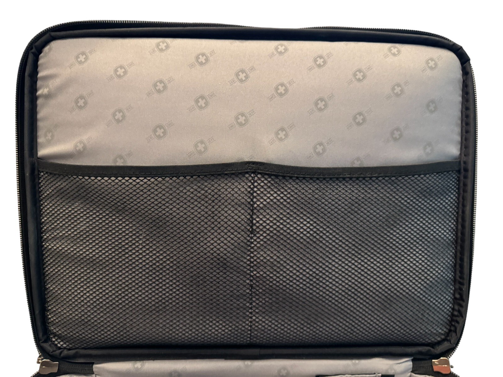 Swiss Gear Insight 16” Computer Messenger Bag Black Lightly Used