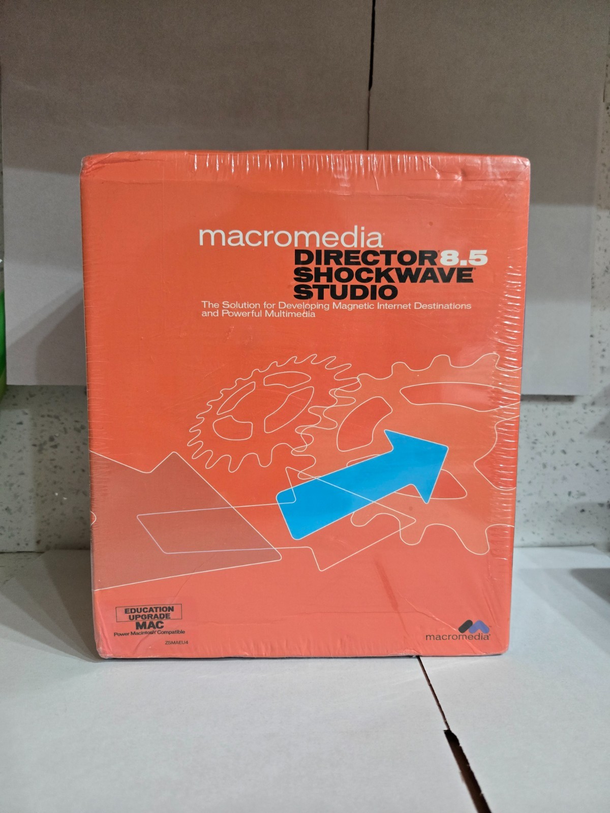 macromedia DIRECTOR 8.5 SHOCKEARE STUDIO_EDUCATION UPGRADE_FOR WINDOWS & MAC