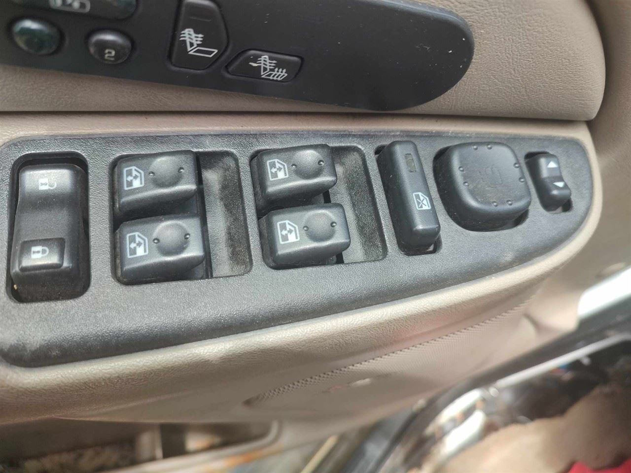 SUBURBN15 2006 Glove Box 18763