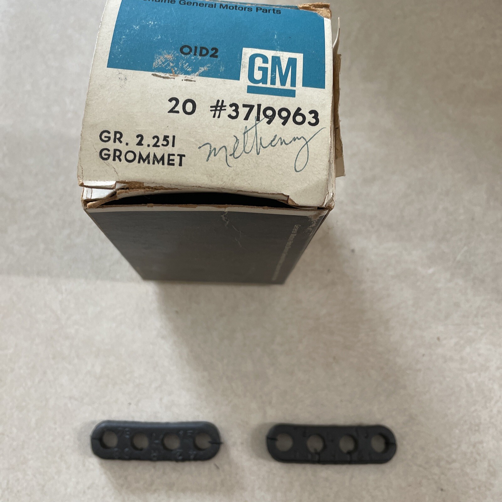 1955-1963 Chevrolet BelAir 1957-1974 Corvette NOS plug wire grommet 3719963 2pcs