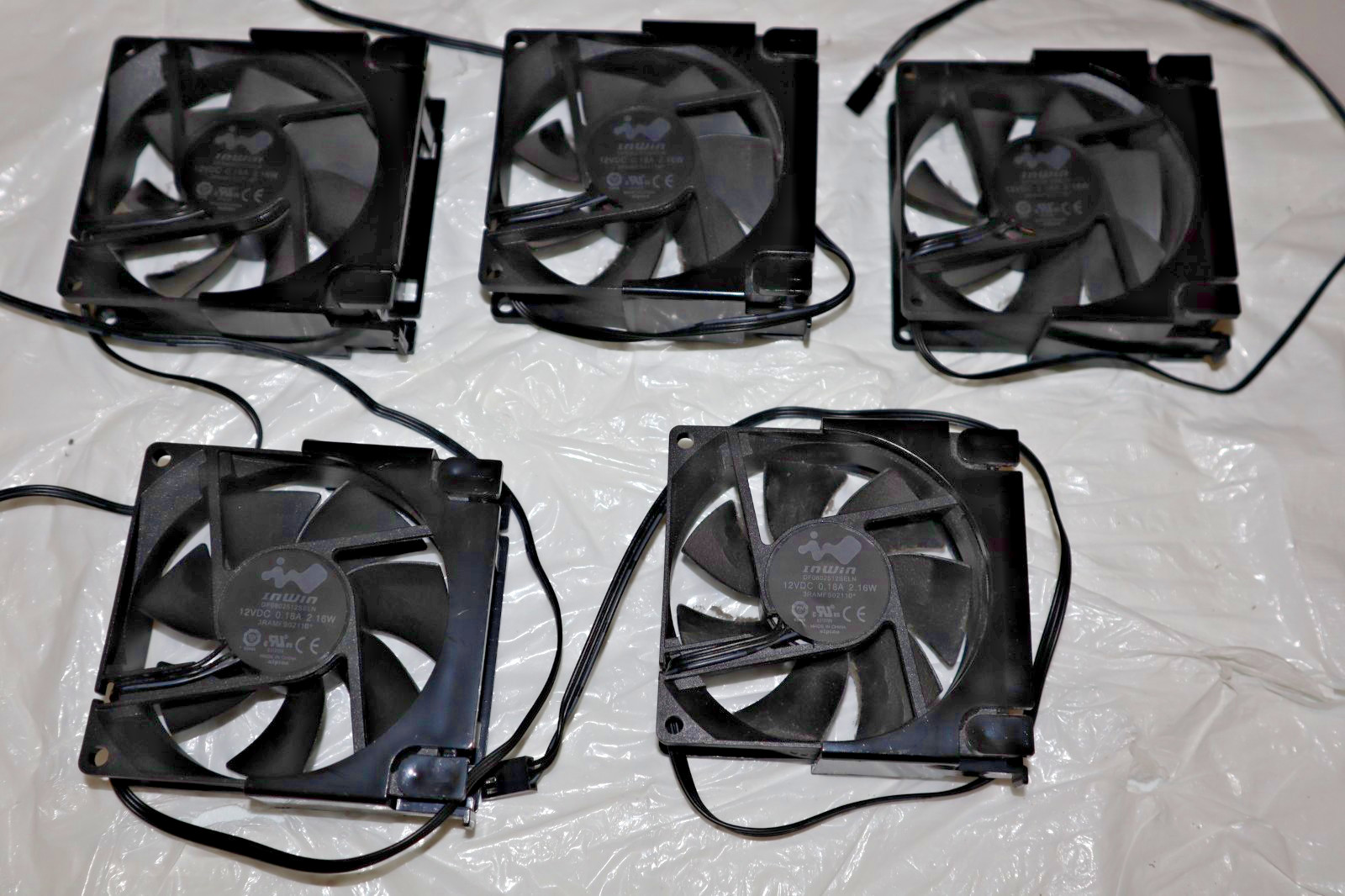 IN WIN DF0802512SELN12 VDC 0.18 A 216W 3-Pin Fan Lot of 5