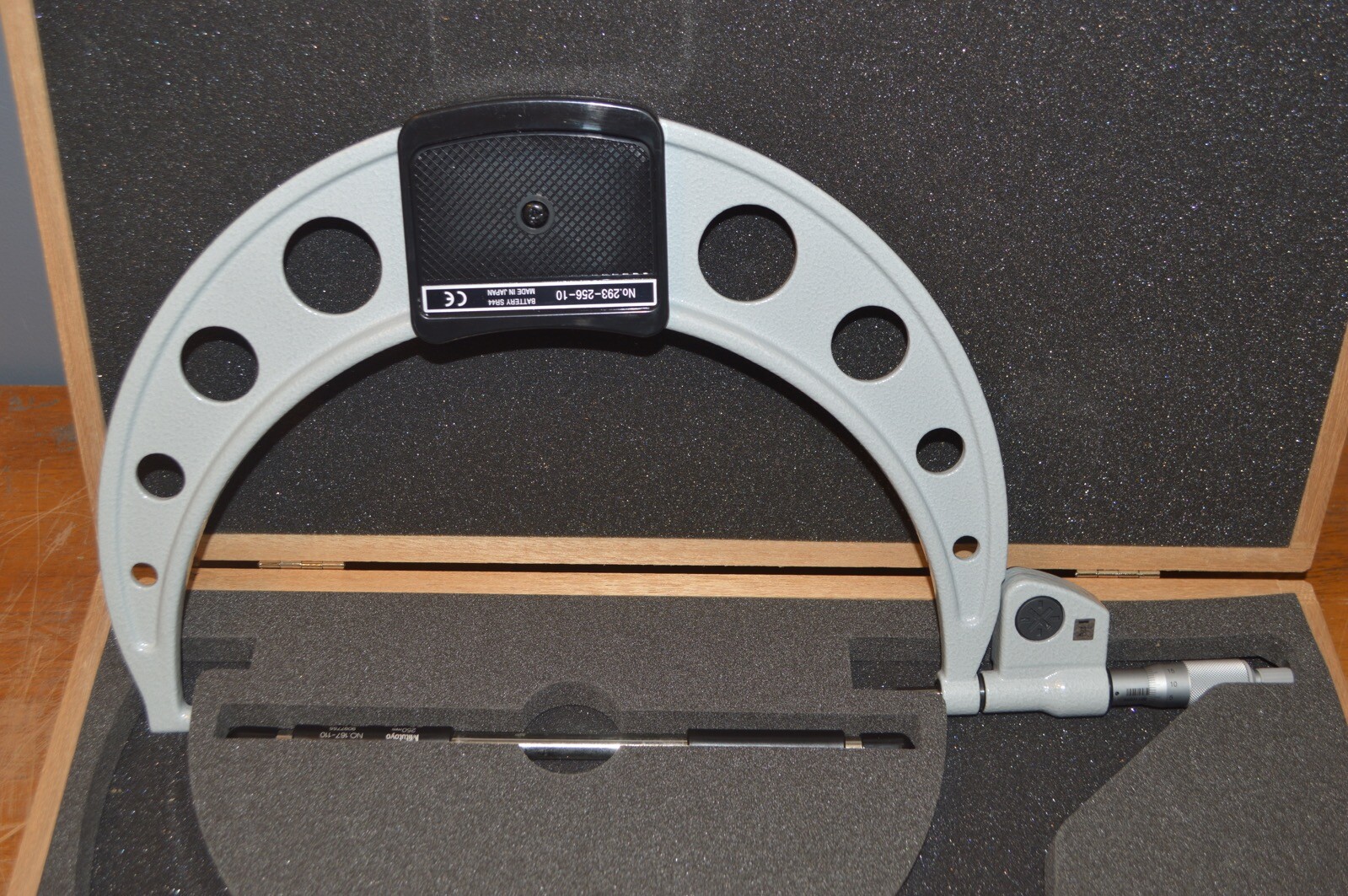 Mitutoyo Digital Micrometer 293-256-10 250-275mm
