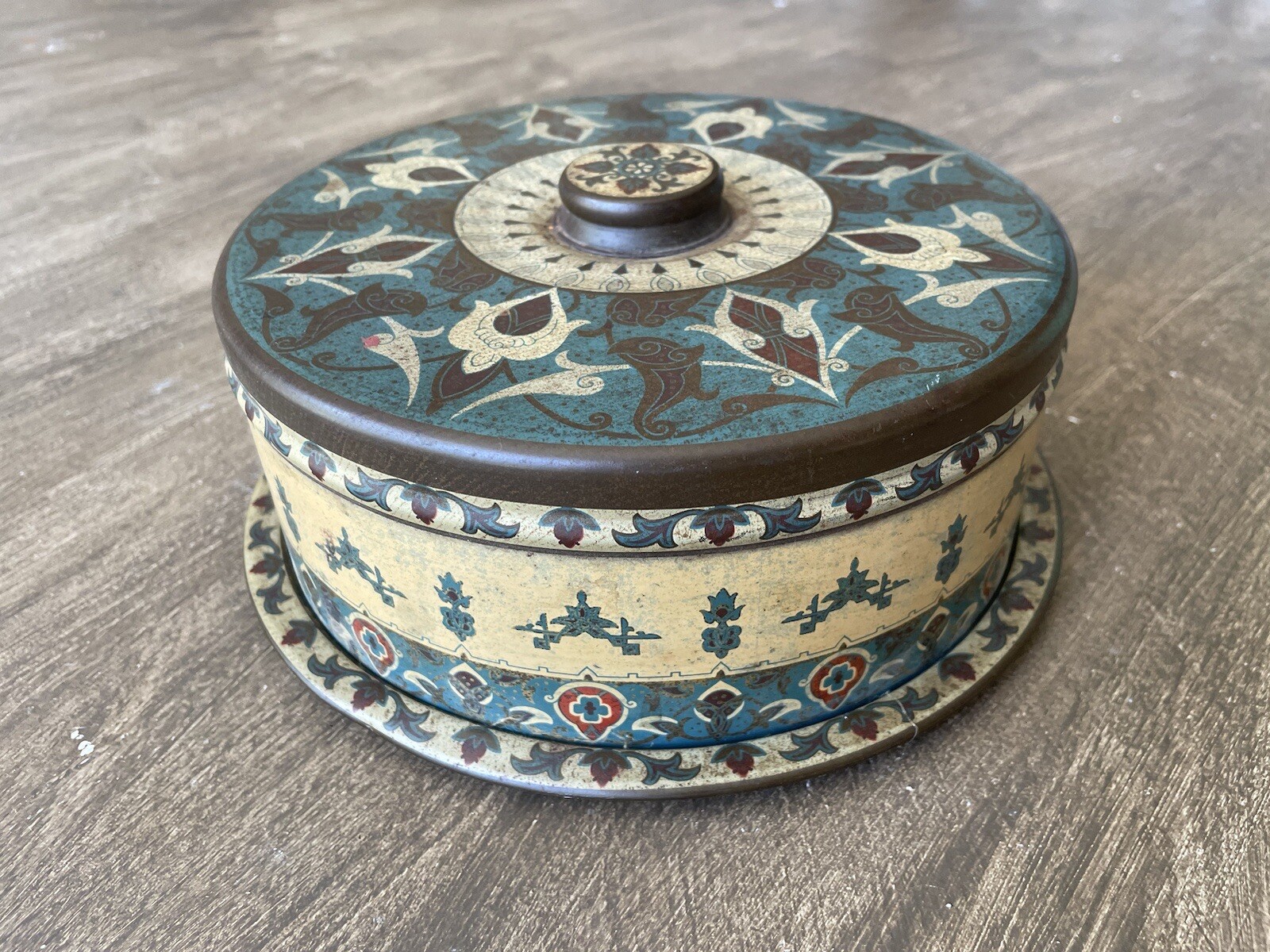 Vintage Metal Bisquit Tin