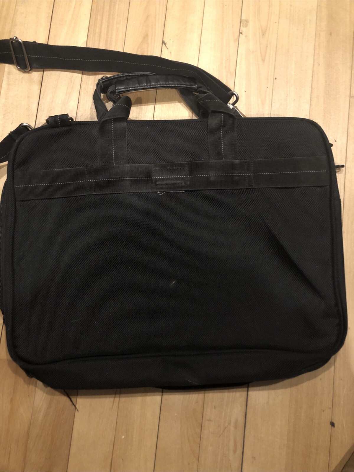 Swiss Gear Carrying Case for 17" Notebook - Black