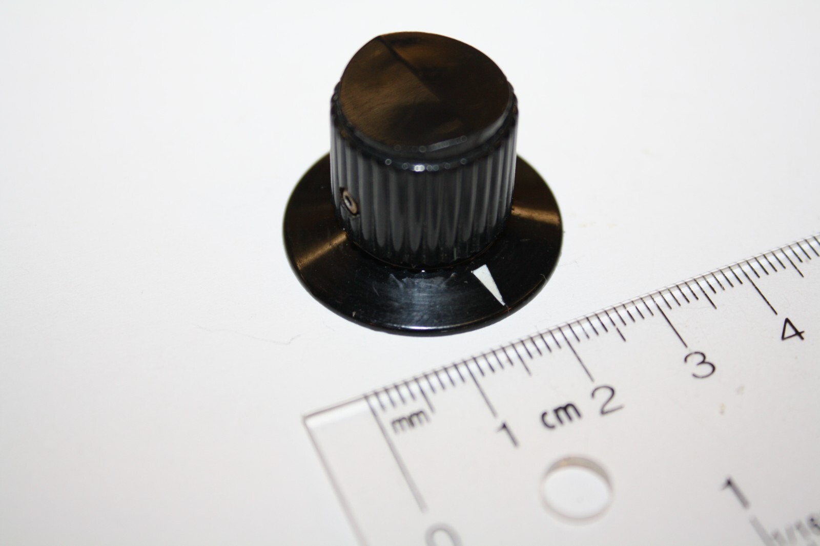 Skirted Instrument Knob with pointer for 1/4" Shaft