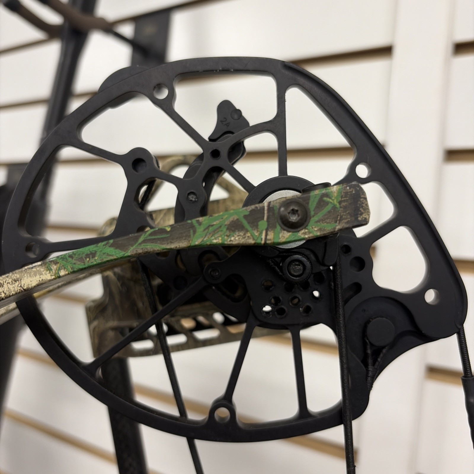 Hoyt Alpha X 30 Camo Compound Bow Package FULLY LOADED