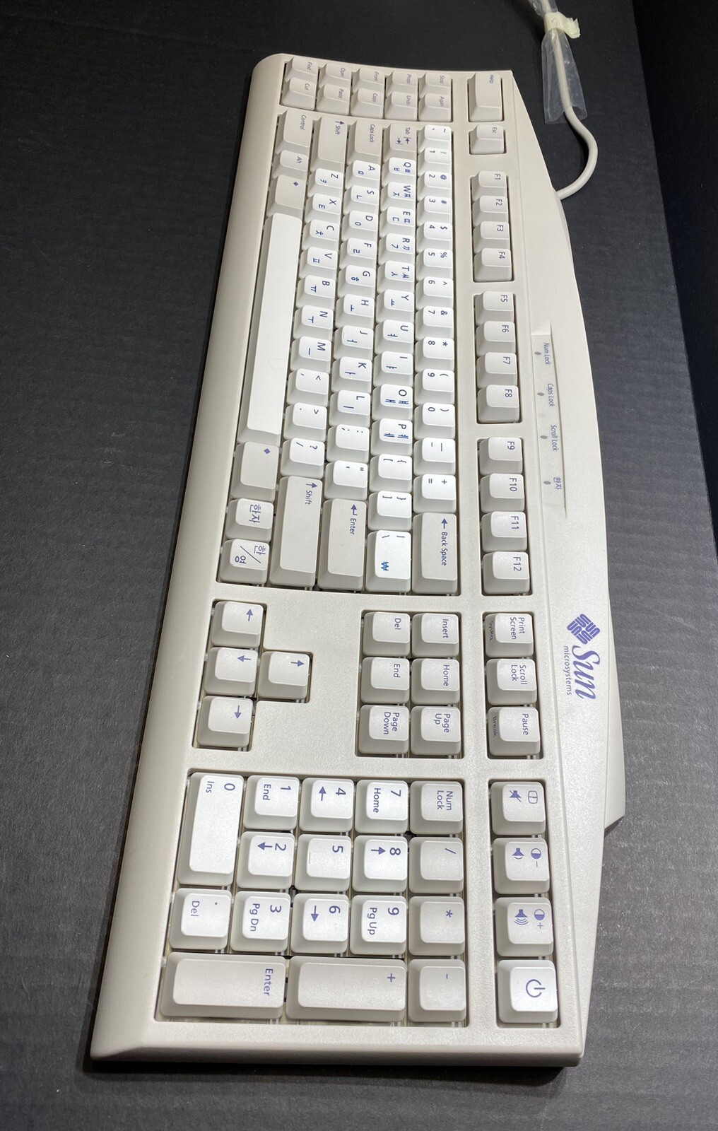 Sun 320-1302 Type-6 KOREAN Keyboard, 2Meter Cable Mini-Din8 Connector, Clean