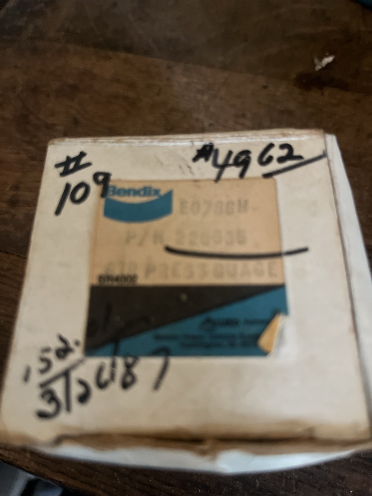 Bendix Air Pressure Gauge 0 - 150 psi 225635 A1691H - NOS