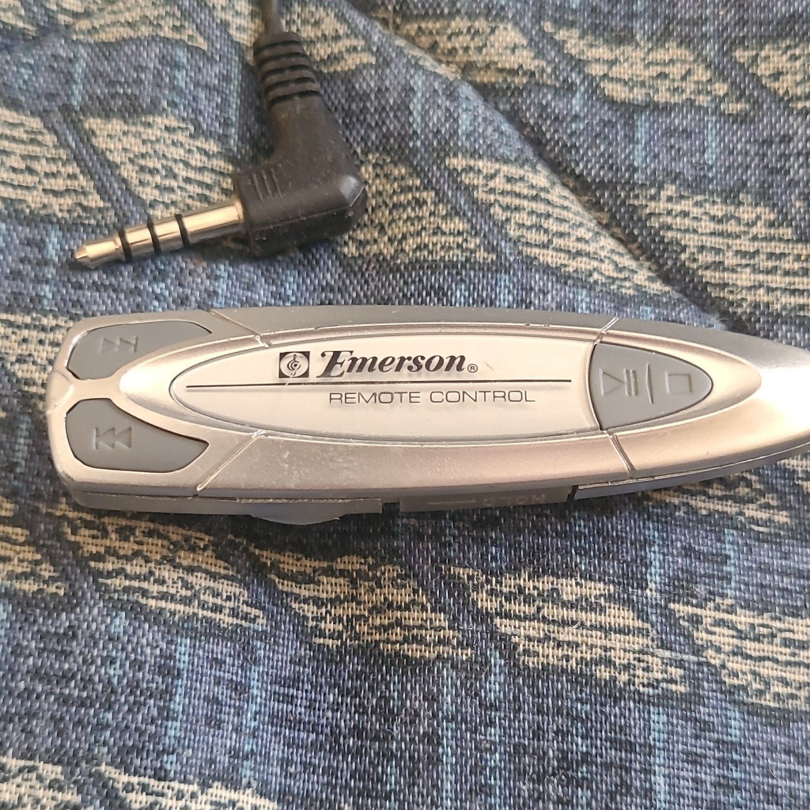 Emerson Remote Control Silver Gray 3.5mm Headphone Jack Clip