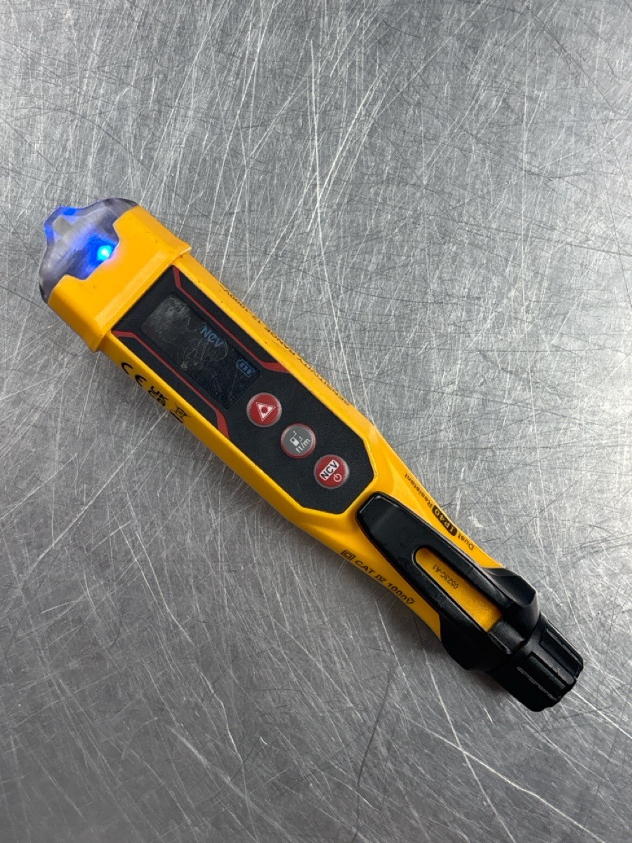 USED KLEIN TOOLS NCVT-6 VOLTAGE TESTER+DISTANCE MEASURE IP40 (QUC027171)