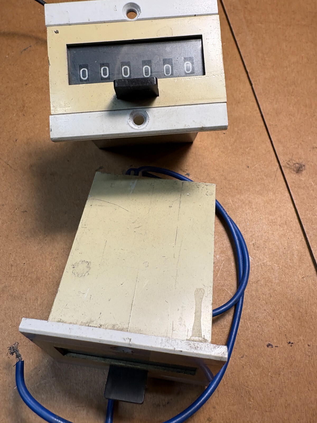 REDINGTON P2-4906 DIGITAL COUNTER PUSH BUTTON P24906 115AC 3W (Lot of 2)