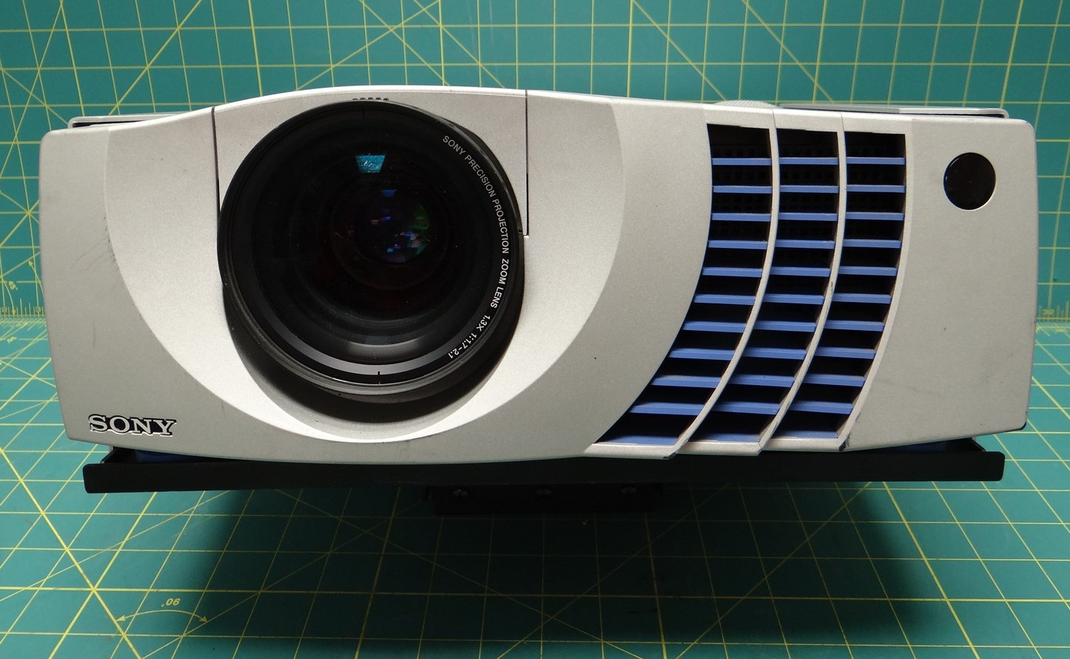 Sony LCD Data Projector Model VPL-PX20 100-240V 2.9-1.2A