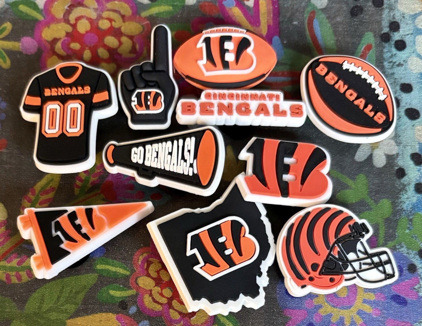 10 Piece CINCINNATI BENGALS Football Shoe Charms Football Team Shoe Charms NEW
