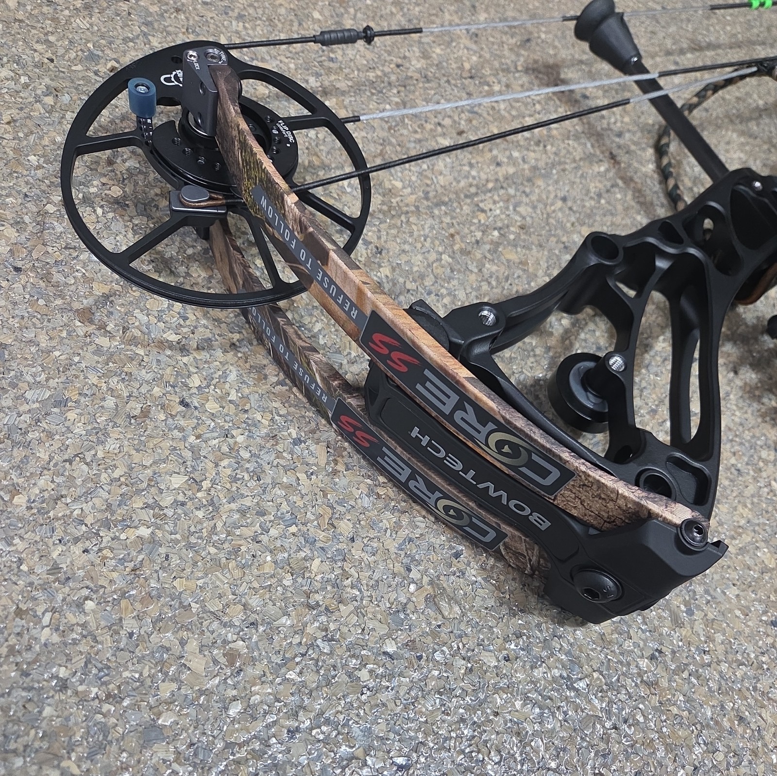 Bowtech CORE SS 40-50# RH Loaded!
