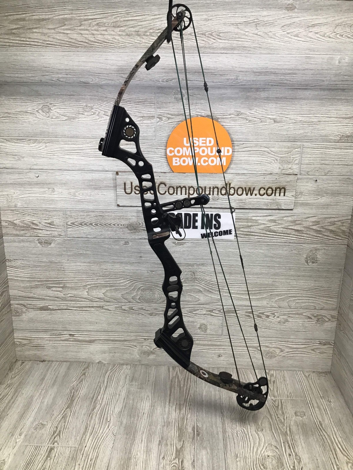 Used Mathews Apex 7 Right Handed Package 28.5-29" 50-60# black riser/Realtree li