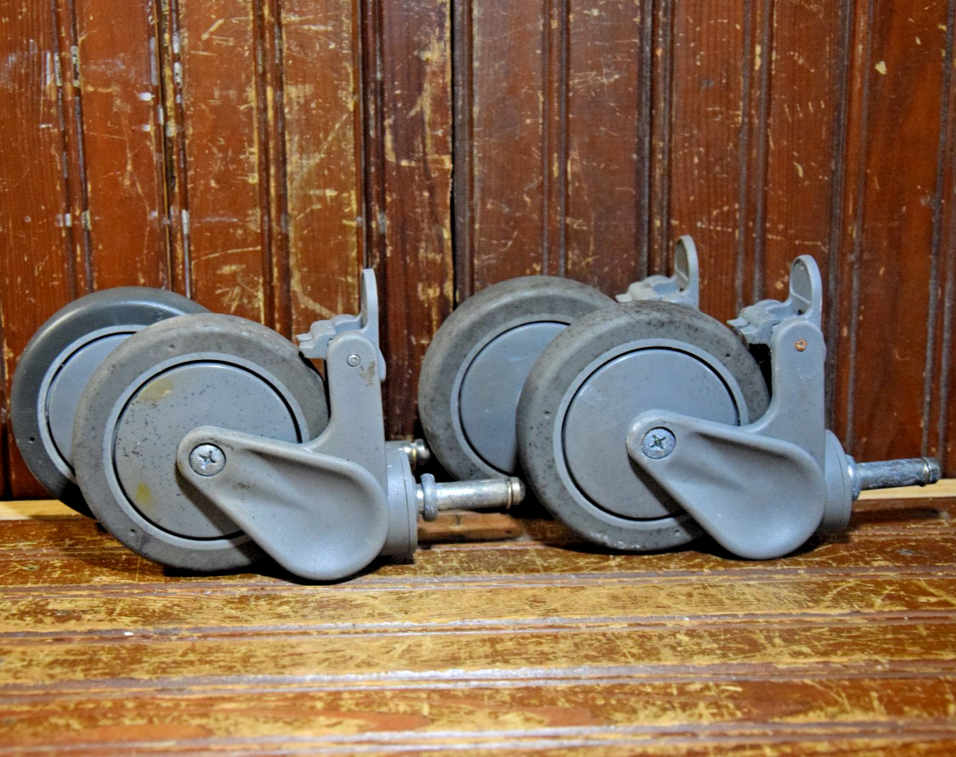 SHEPHERD NON-MARRING 4" WHEEL SWIVEL CASTOR 7/16" MOUNT STEM 4PC LOT TWO LOCKING
