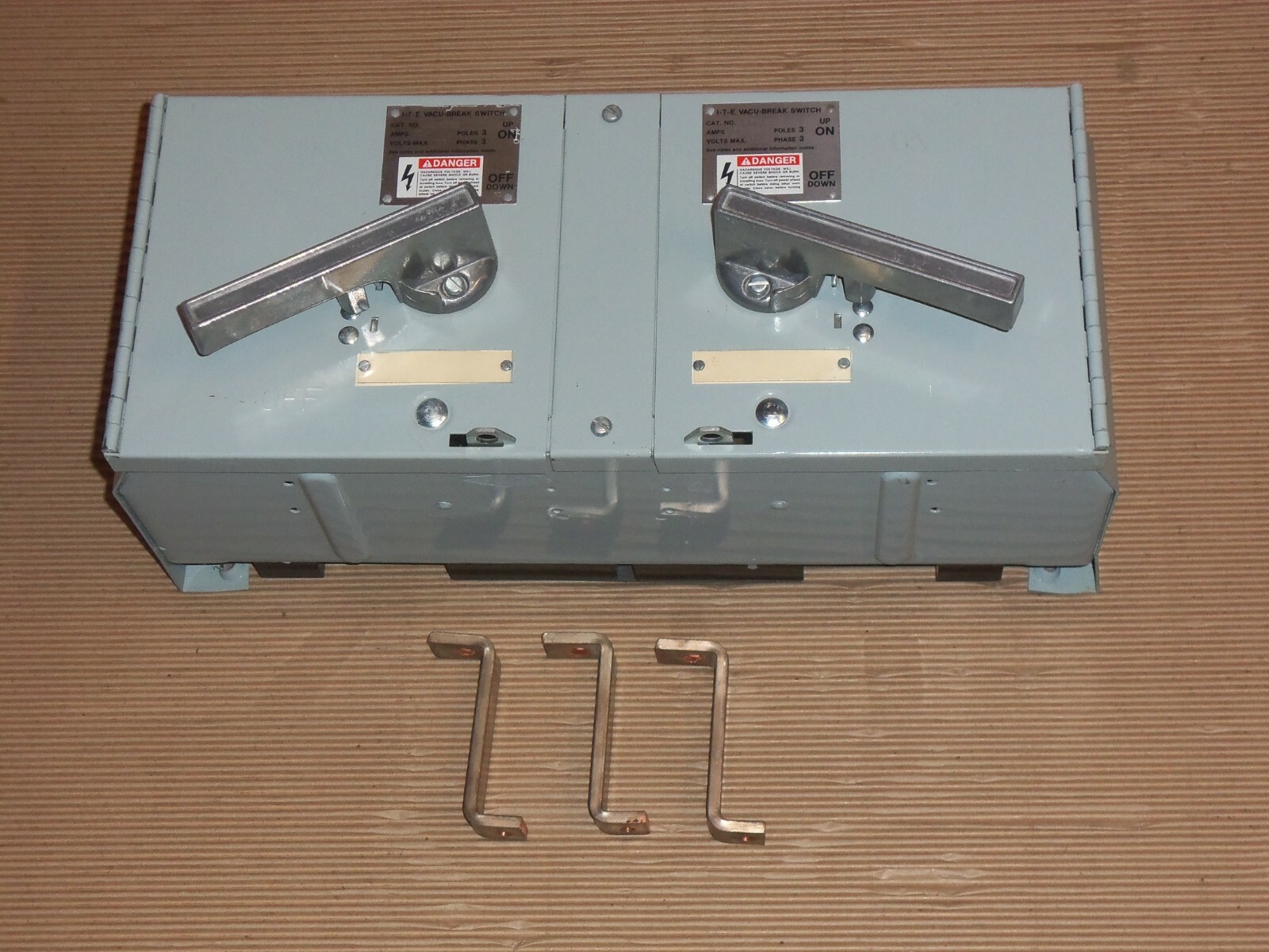 ITE SIEMENS V7E V7E3622R 60 AMP 600V FUSIBLE PANELBOARD SWITCH HARDWARE NMH FLAW