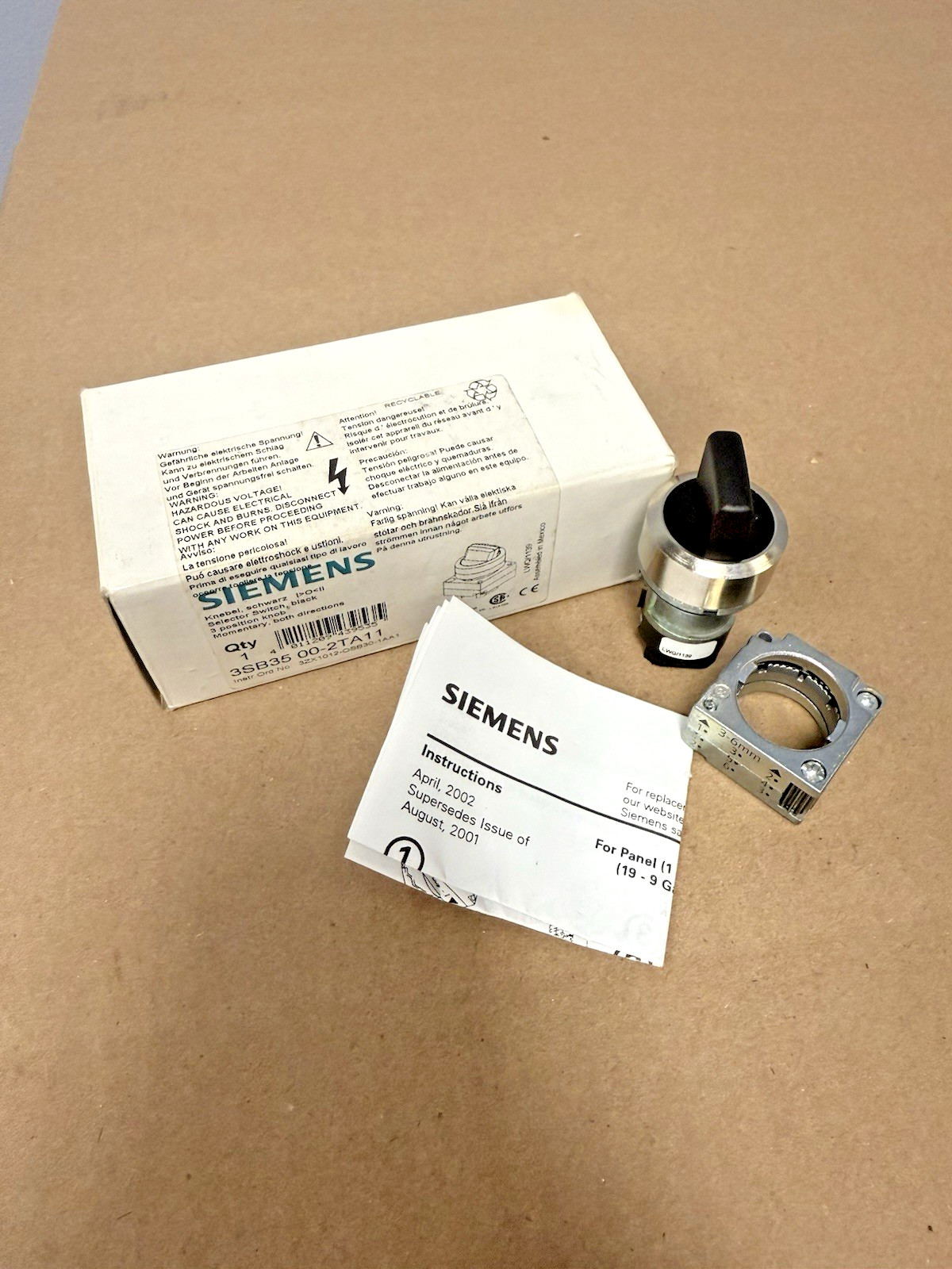 SIEMENS 3SB5 00-2TA11 BLACK 3 POSITION MOMENTARY SELECTOR SWITCH *NEW IN BOX*