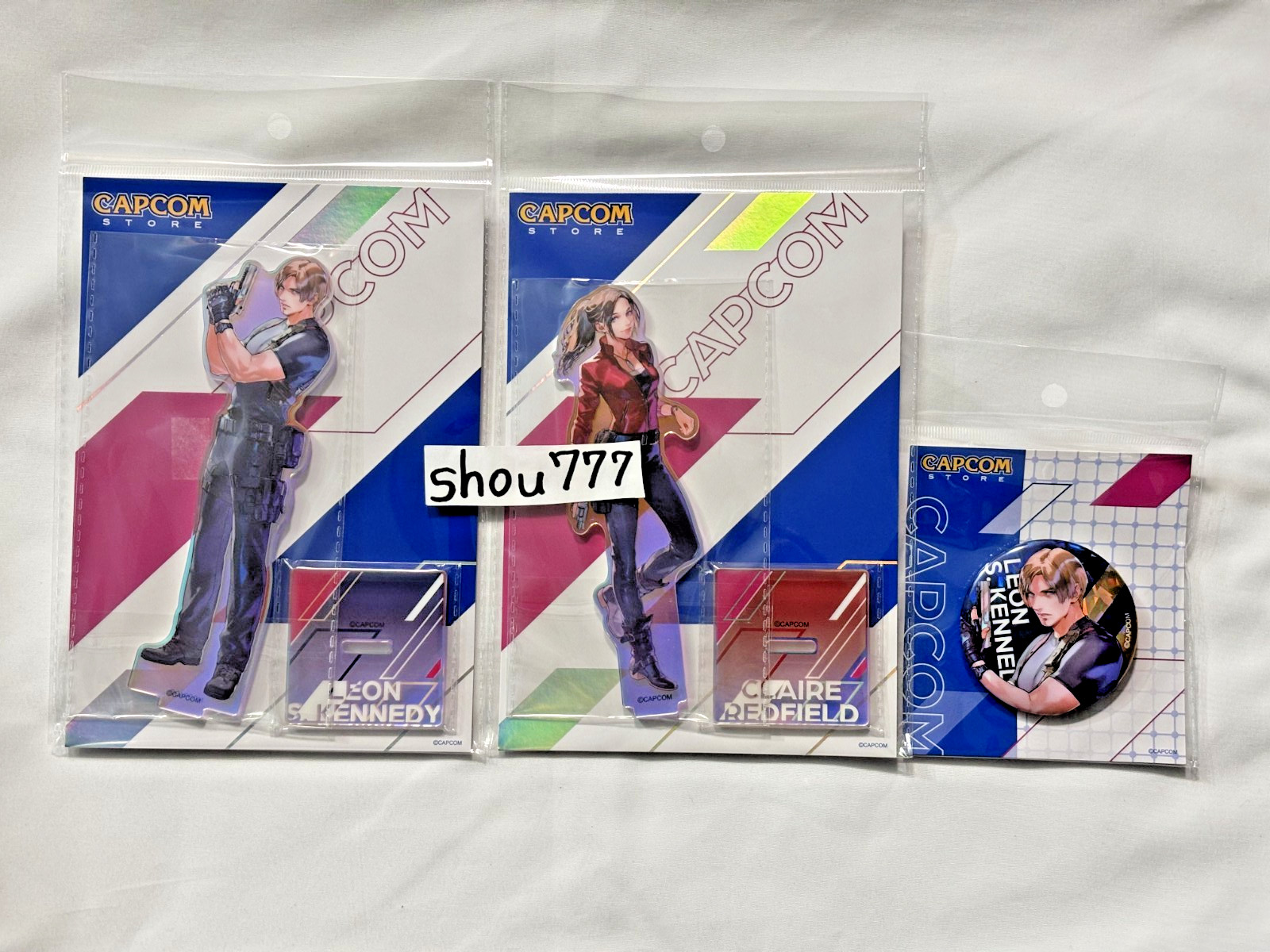 Set of 3 Resident Evil Leon Claire Hologram Acrylic Stand & Hologram Pin Badg