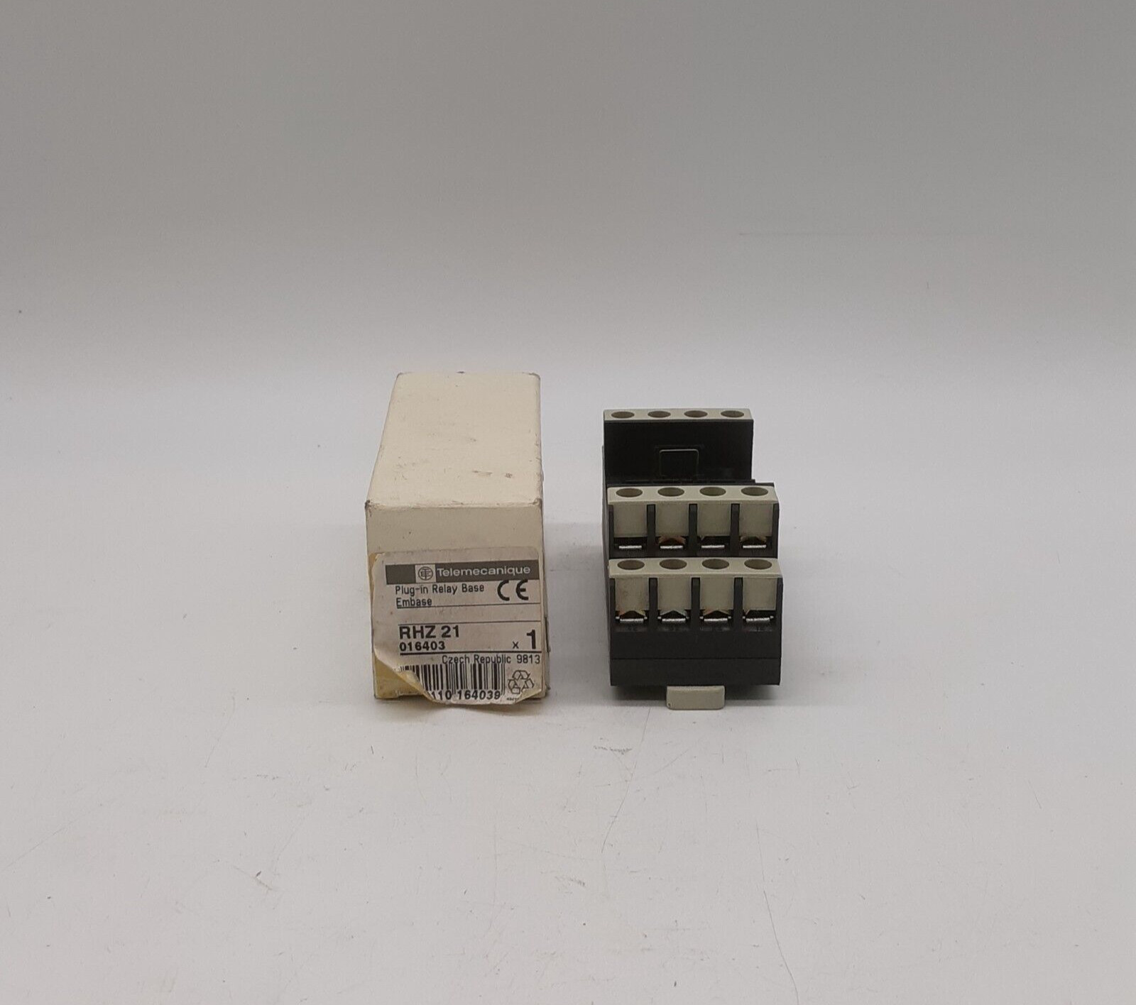 Telemecanique RHZ21 Socket Base