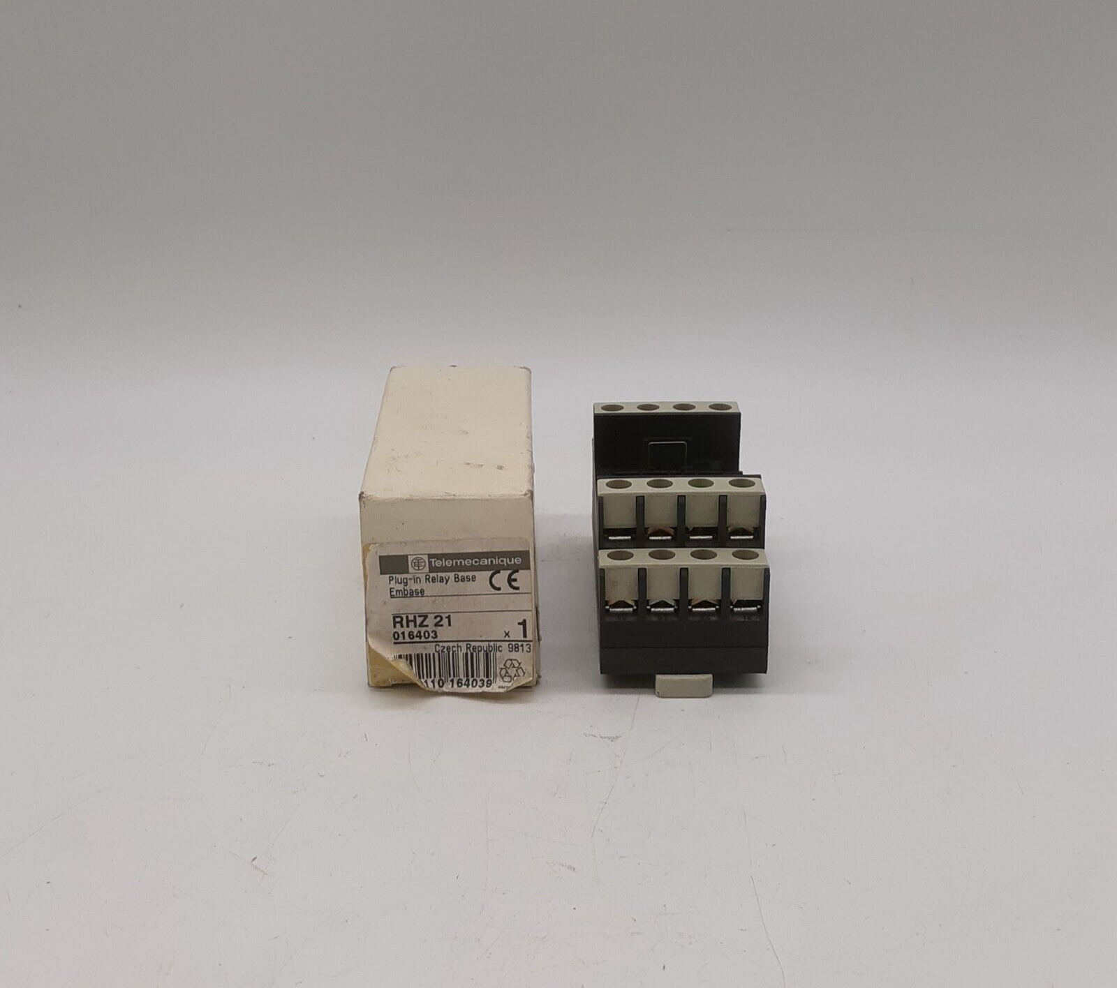 Telemecanique RHZ21 Socket Base