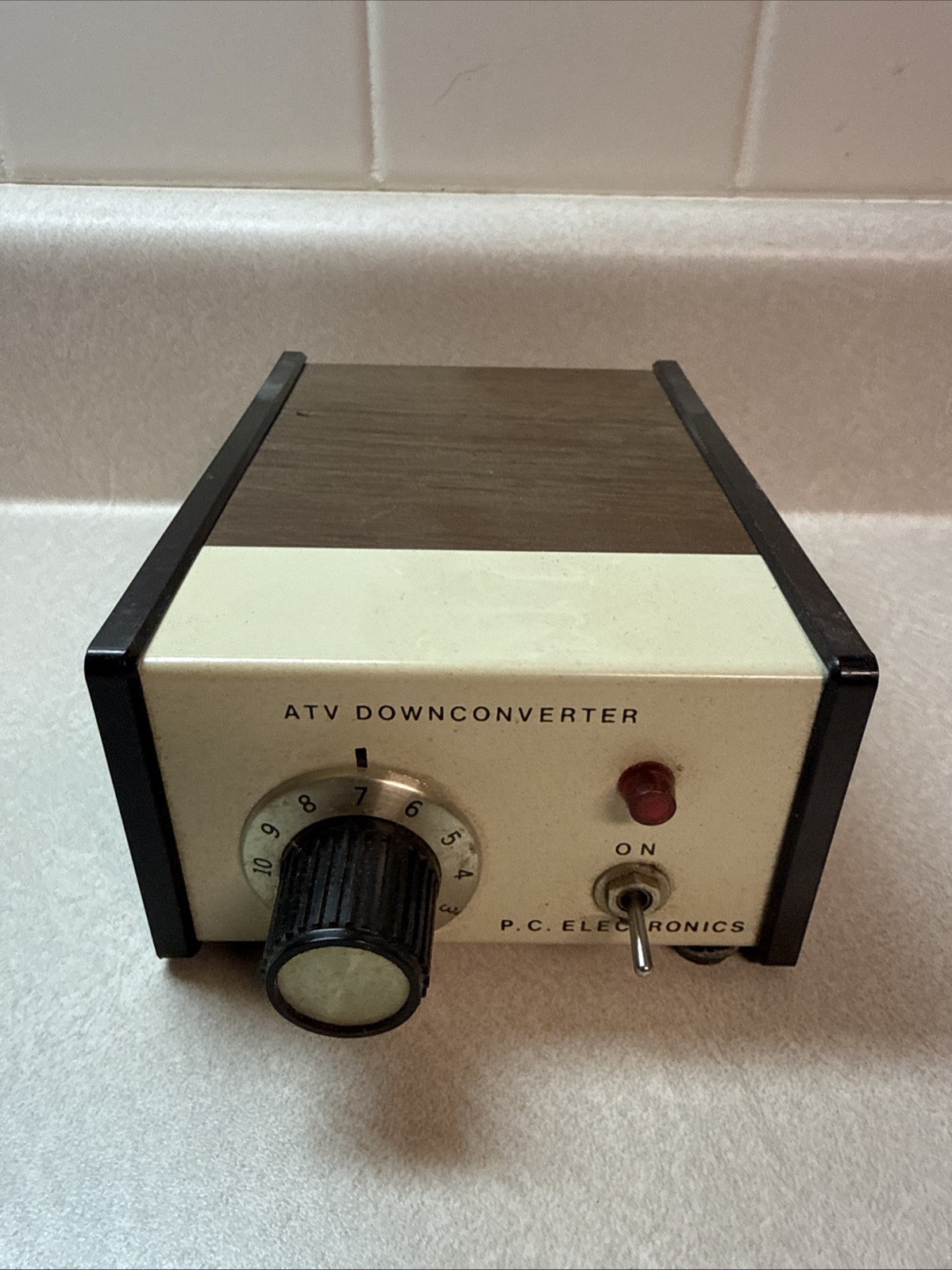 P.C. Electronics TVC-4G Amateur Radio UHF ATV downconverter Ham Radio TV - No Co