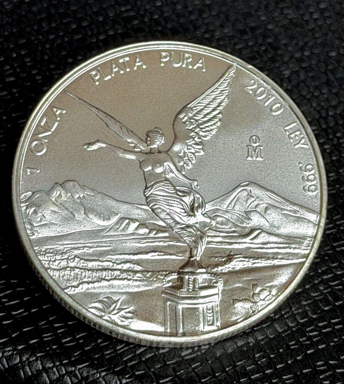 2010 Mexico Libertad Una Onza .999 Silver 1 oz. Coin From BU Roll