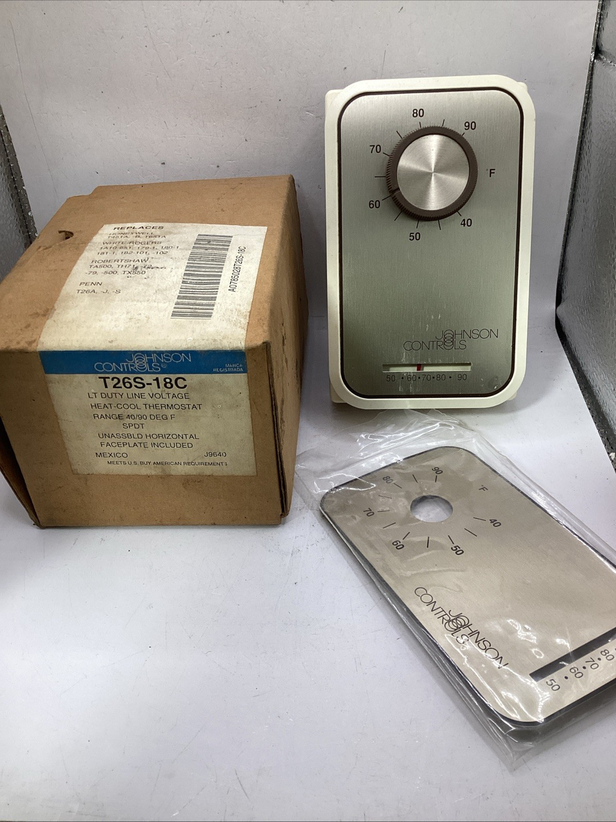 Johnson Controls T26S-18C Thermostat 40-90F  LT Duty Line Voltage