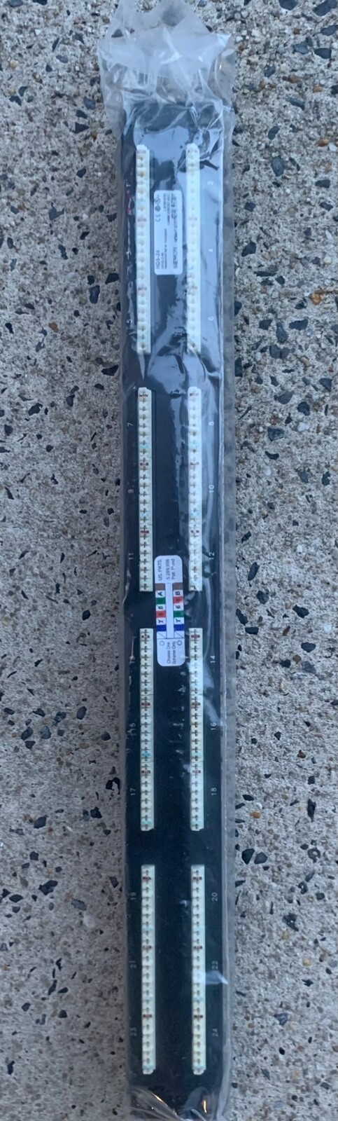 Siemon CAT5E, 24 Port Patch Panel, Universal, Black 1U