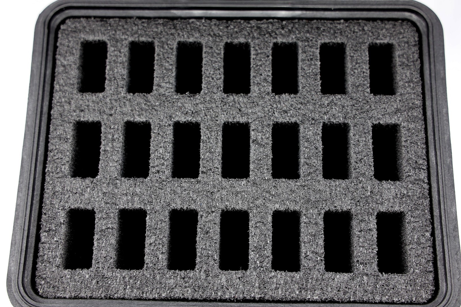 New Pelican 1300 case includes custom precut Collector 21 knife foam insert