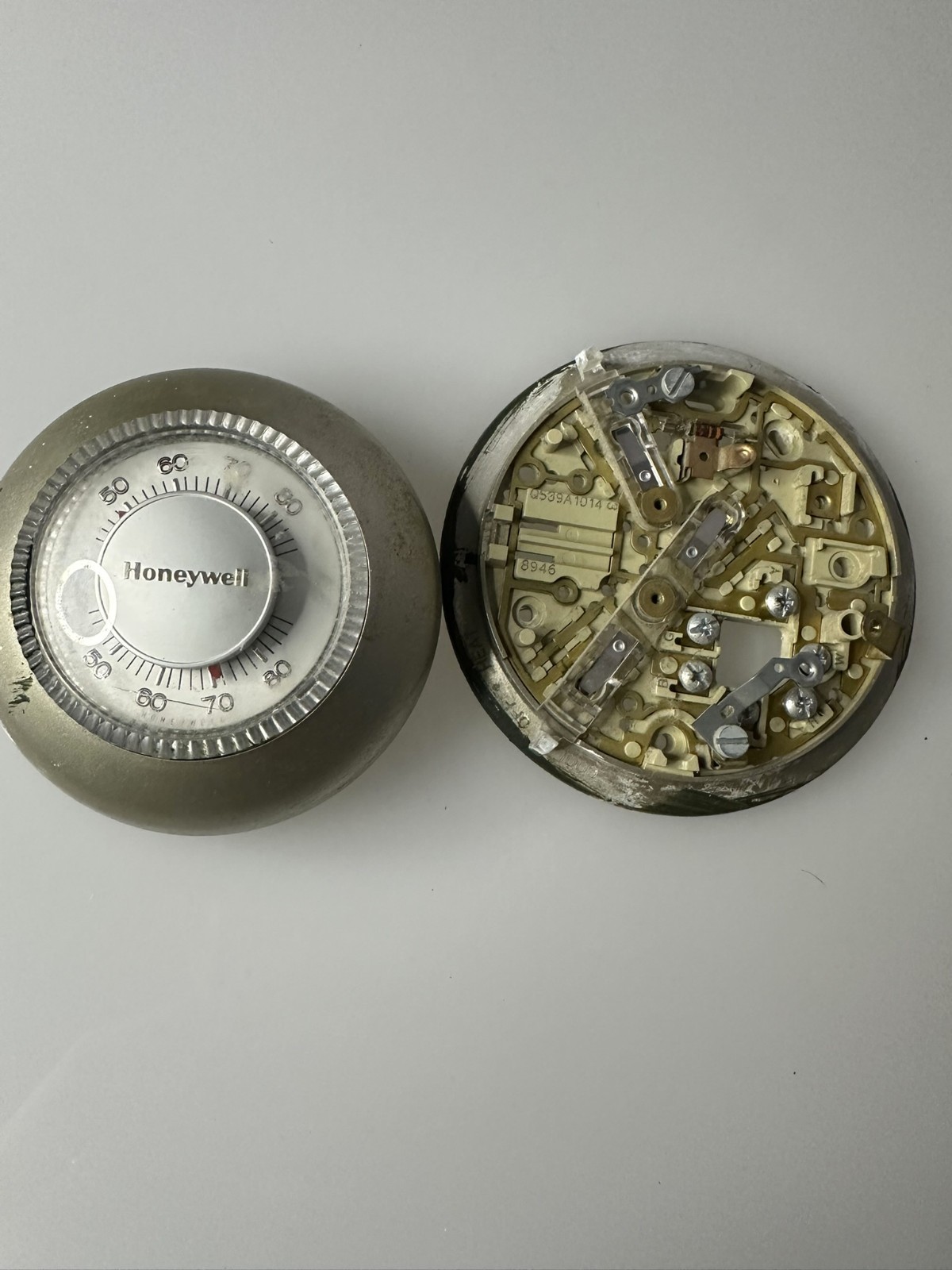 Honeywell T87F 2873 Round Thermostat with Q539A Subbase - Works