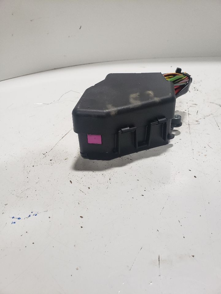 Used Fuse Box Engine fits: 2003 Volkswagen Passat engine compartment Grade A
