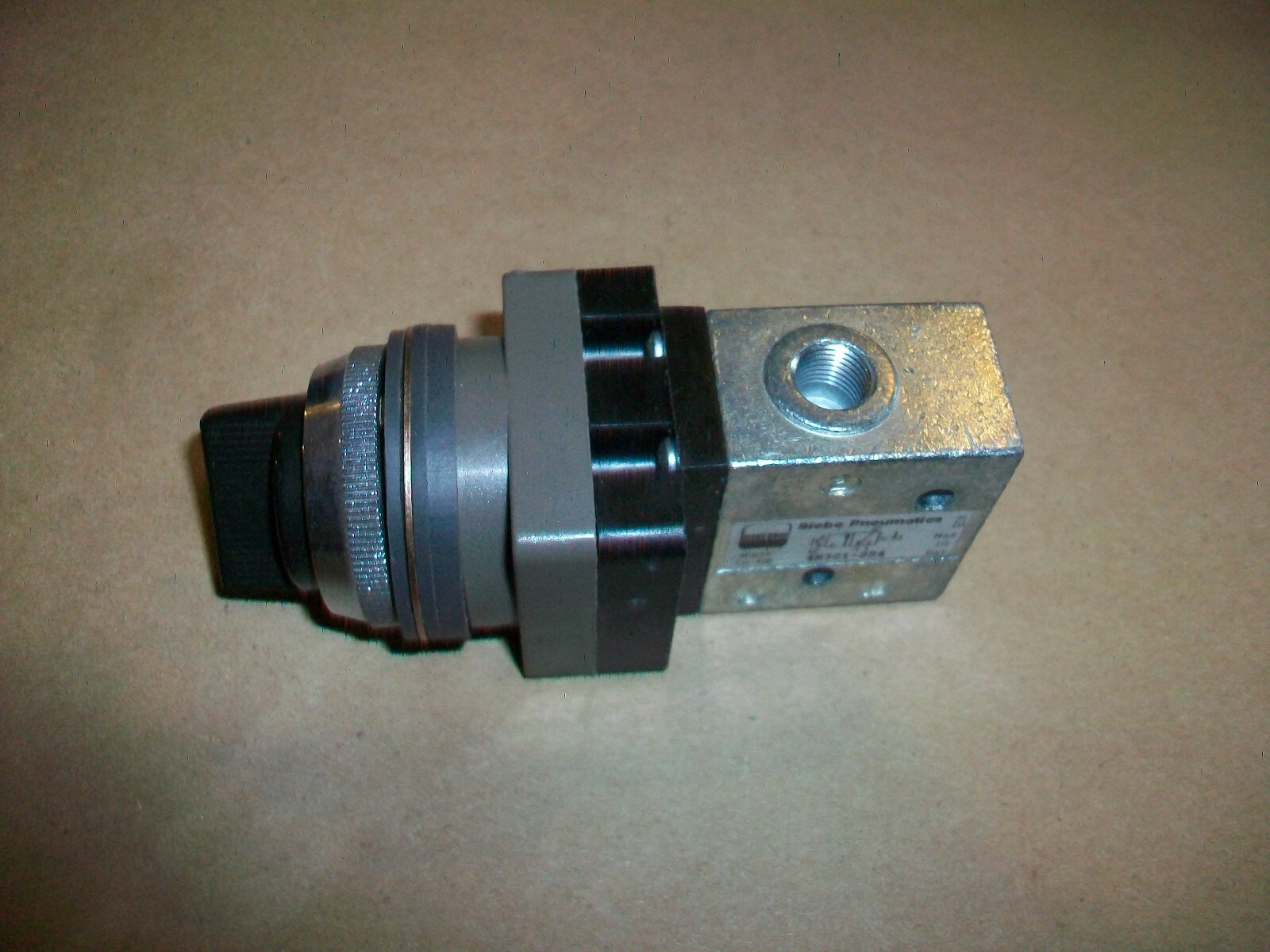Siebe Pneumatics Two Position Selector Switch 4N301 254   NEW