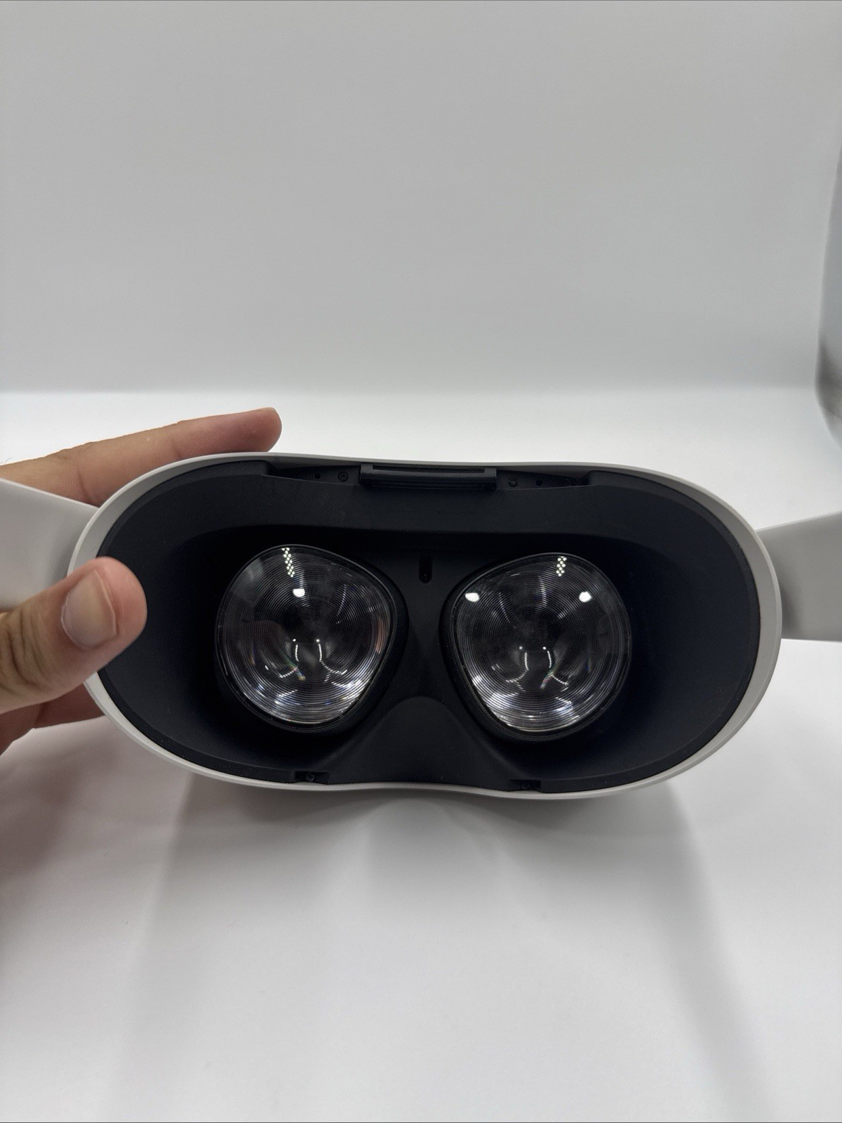 Meta Oculus Quest 2 Standalone VR Headset - White HEADSET ONLY Read