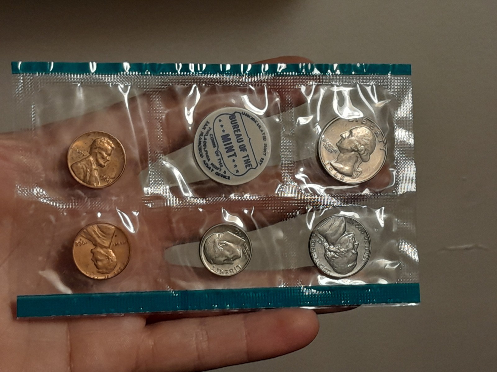 1968 US MINT P/D Set. 40% SILVER Kennedy Coin.