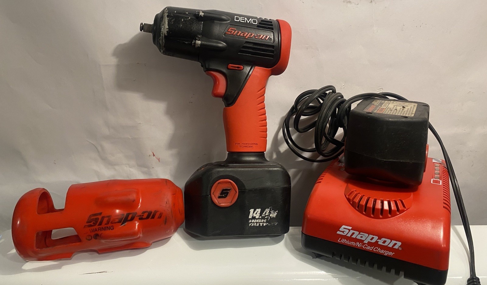 Snap on CT4410 3/8" 14.4V Impact Wrench with Charger and 2 batteries Demo Show