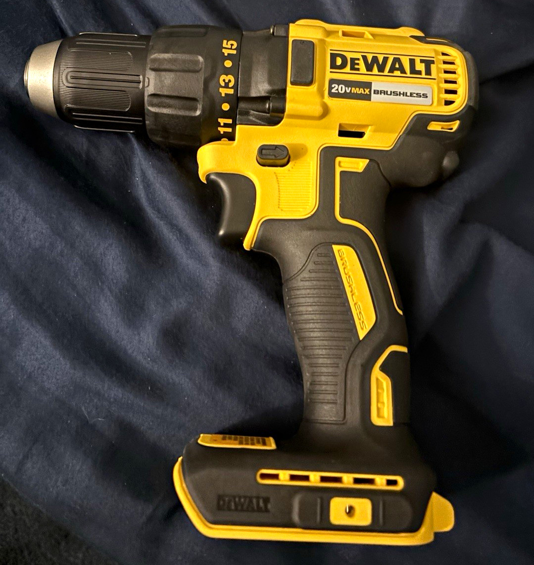 DEWALT DCD777 20V MAX Brushless Cordless Drill/Driver Kit, 2 Batteries