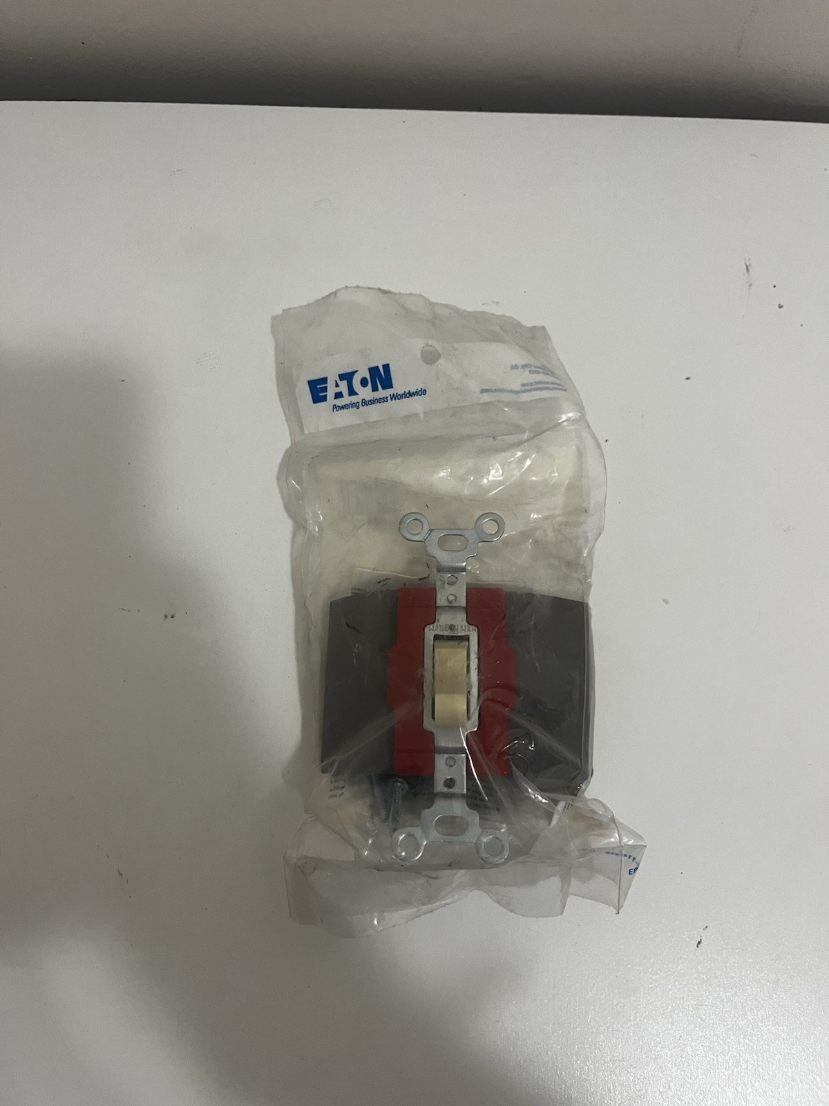 Eaton Wiring Devices 2226V - Maintained Contact Switch 3 Pos 20A 120/277V AC