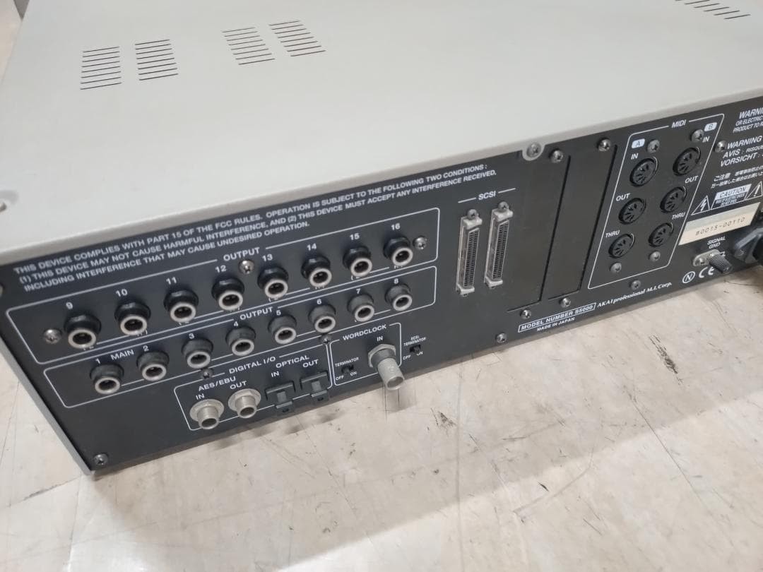 AKAI S5000 MIDI Stereo Digital Sampler