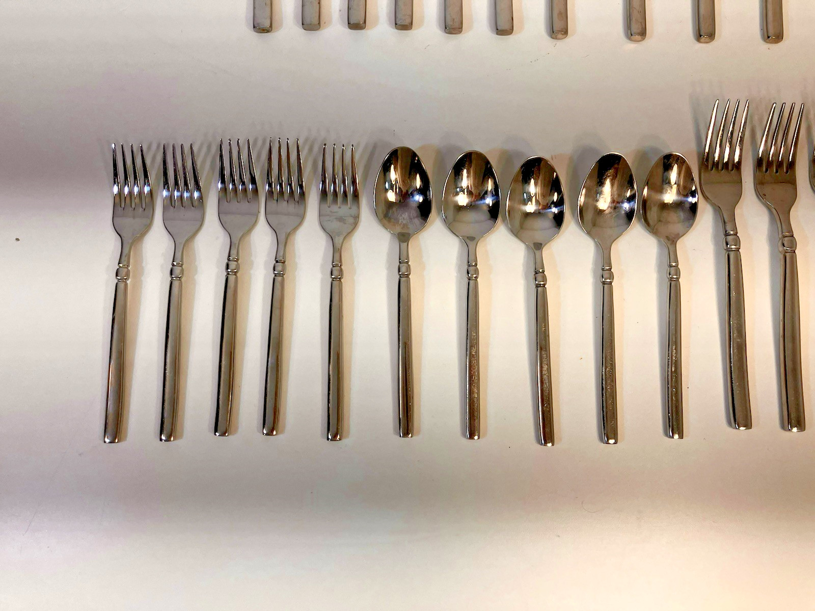 Set 31 Pieces Hampton Silversmiths Dominique Mirror Stainless Flatware