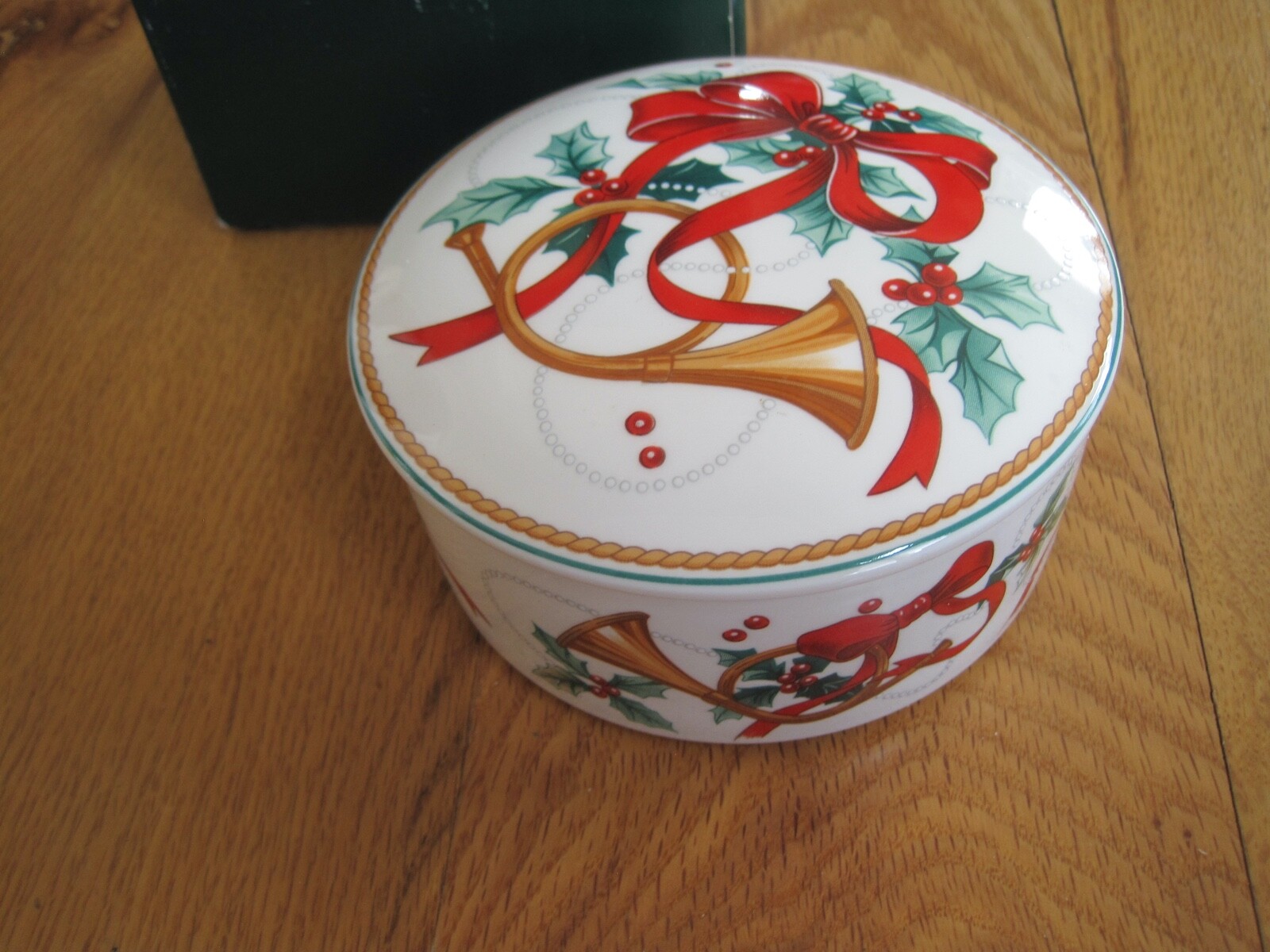 Mikasa Christmas Round Covered Box