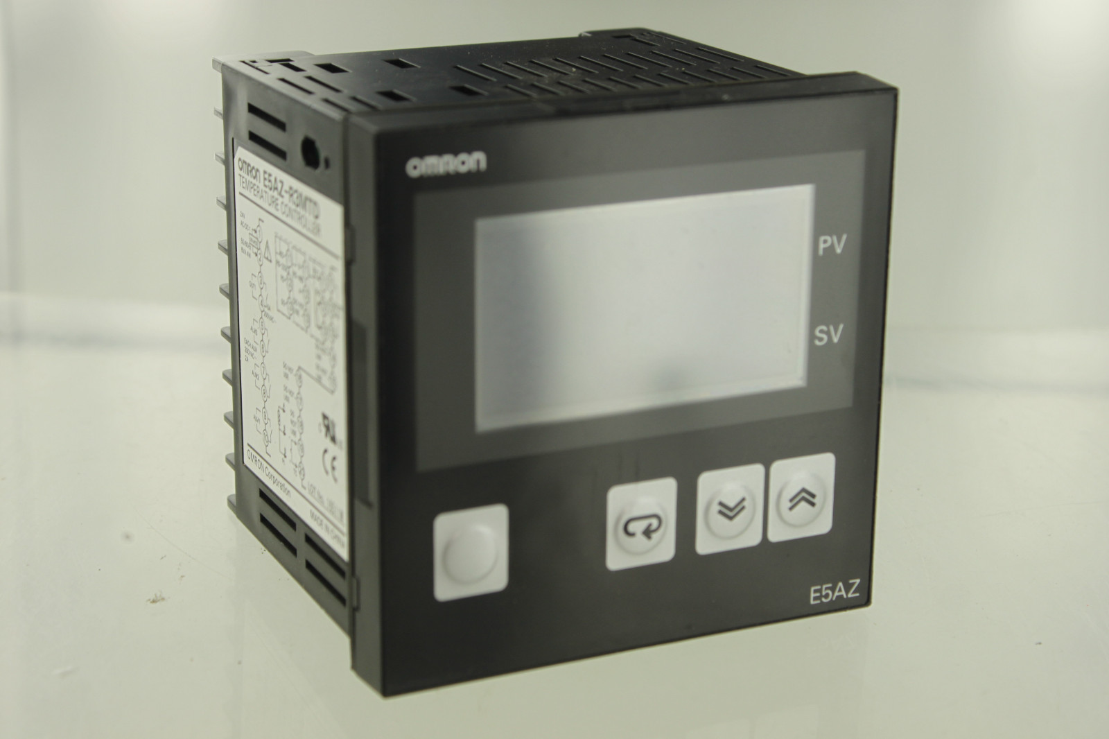 OMRON E5AZ-R3MTD DIGITAL TEMPERATURE CONTROLLER