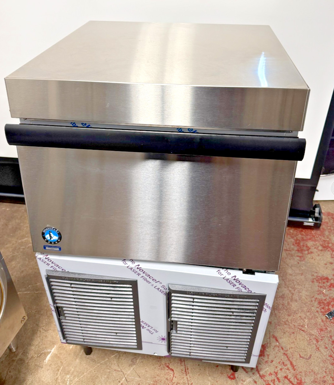 Hoshizaki F-330BAJ 24" Air Cooled Flaker 332 lbs  Undercounter Ice Machine 12/20
