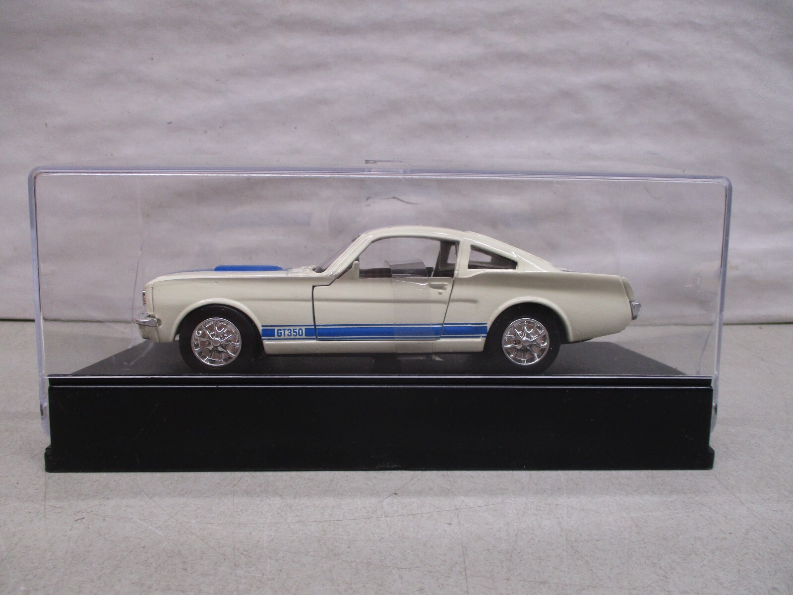 Newray 1966 Mustang GT350 1/32 White with Blue Stripe