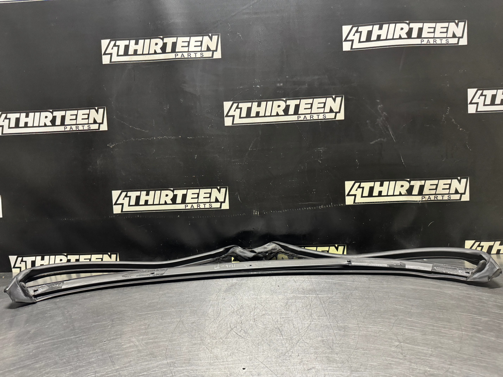 97-04 CORVETTE C5 FRONT WINDSHIELD SEAL / WEATHERSTRIPPING OEM #N541