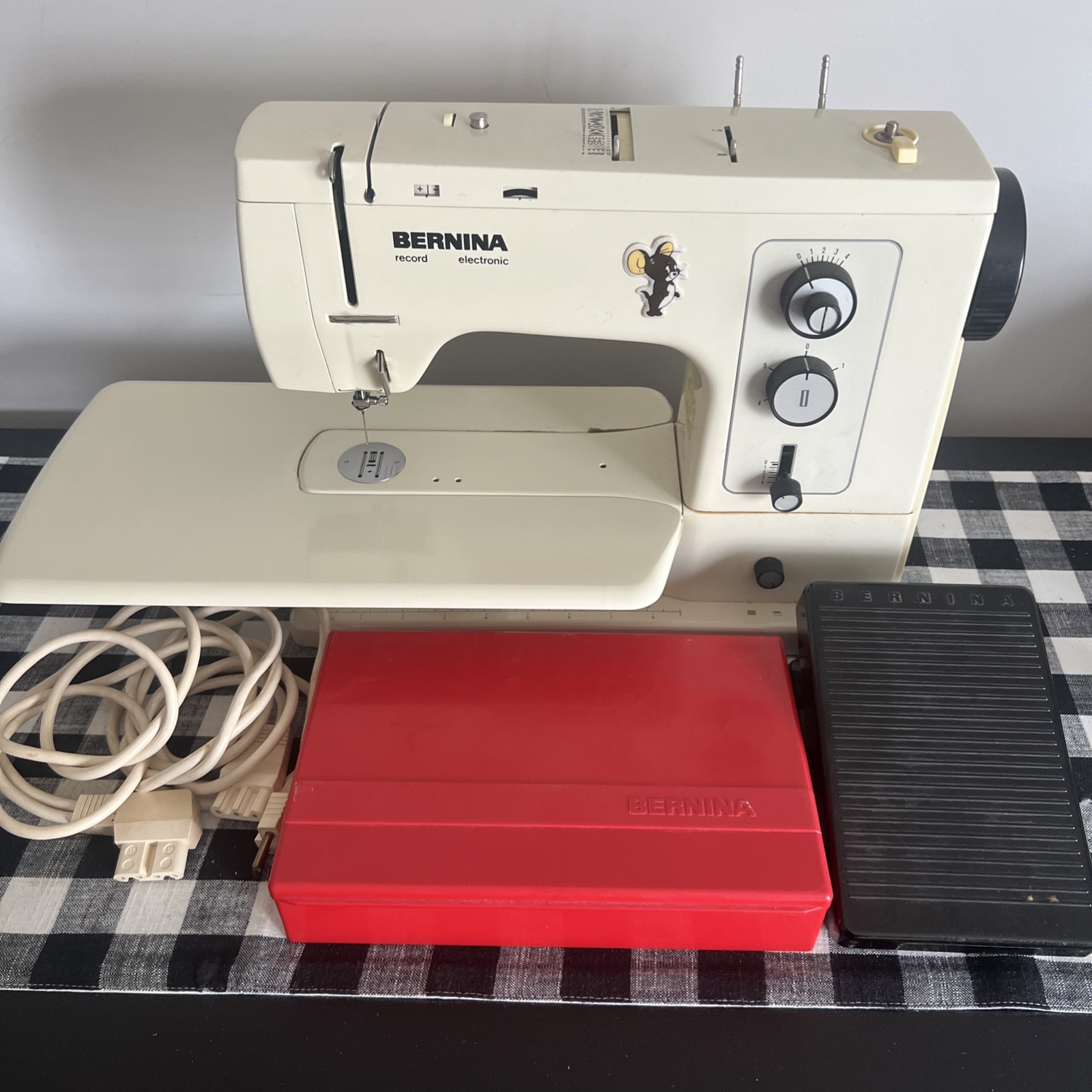 *Bernina *830 Record Sewing Machine *Case *Accessories *Extension Table *Pedal