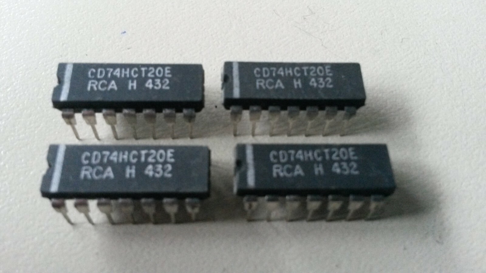 4x IC BAUSTEIN 74HCT20 21174-190