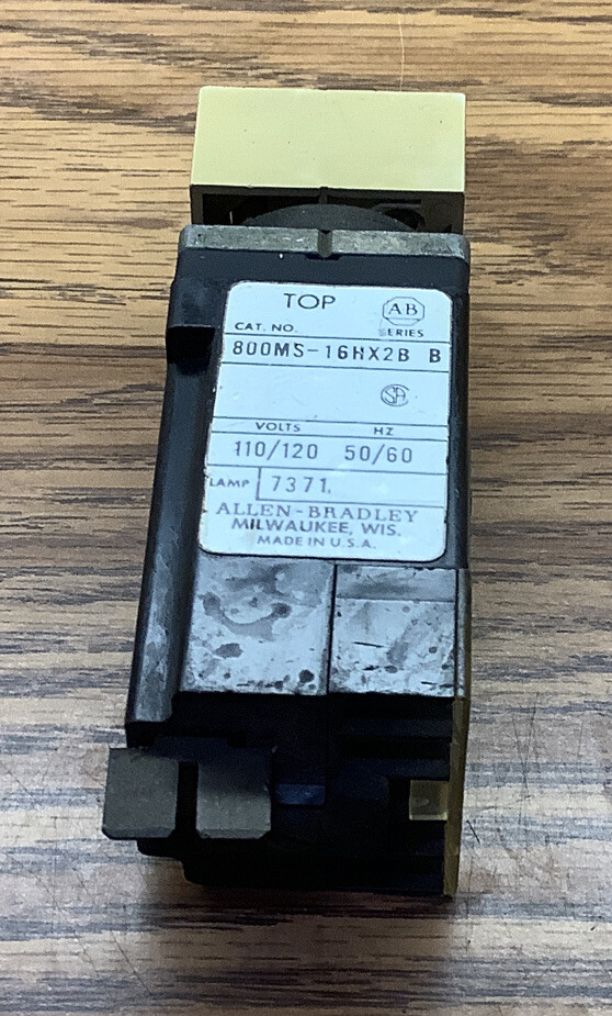 Allen Bradley 800MS-16HX2B Red Illuminated Selector Switch 7371